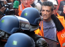 Manif des métalos de Florange au QG de Sarkozy